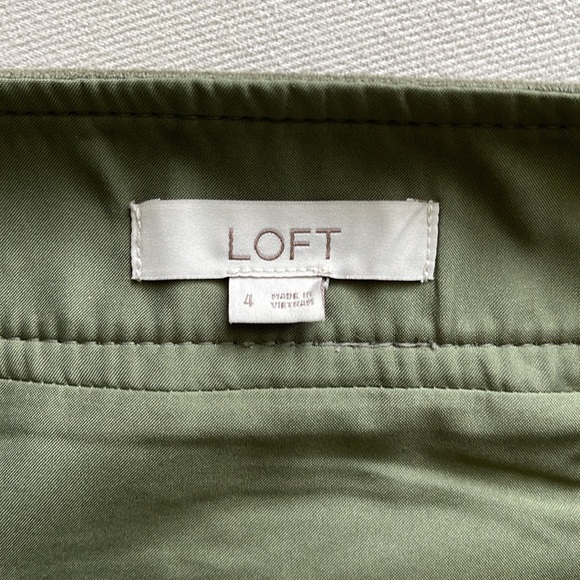 Loft Green micro suede above the knee skirt. Size 4 - Picture 5 of 7